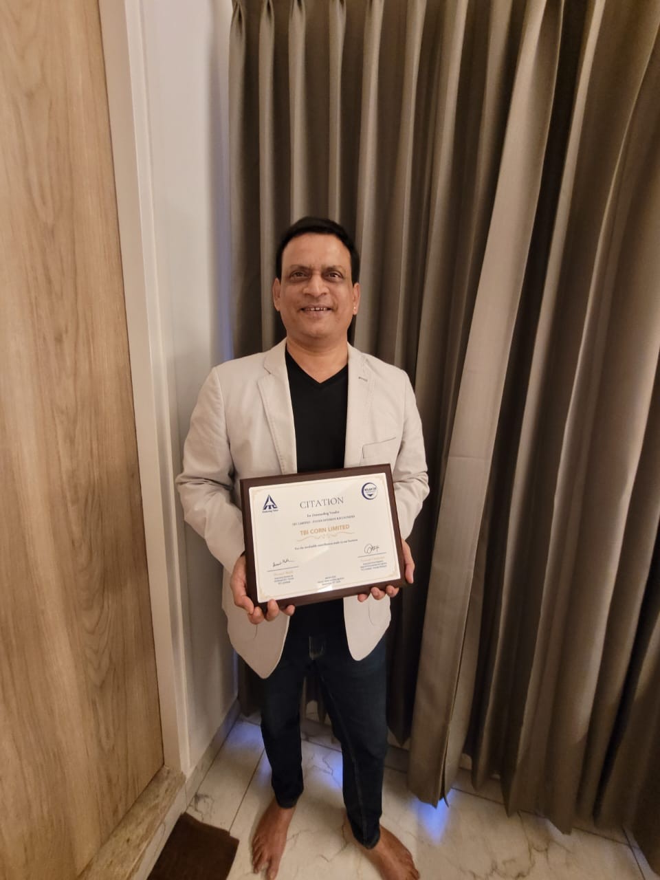 Shantanu Phansalkar receiving the ITC Limited Trusted Partner Award 2025 on behalf of TBI Corn Limited